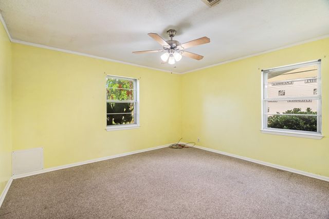 2390 Ballard Drive, Paris, TX 75460