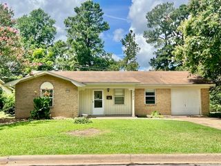 2390 Ballard Drive, Paris, TX 75460
