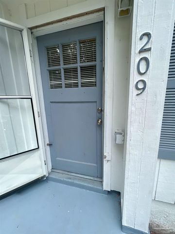 209 Maple St, Pensacola, FL 32506