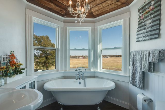 945 Quarter Horse Lane, Bellevue, TX 76228