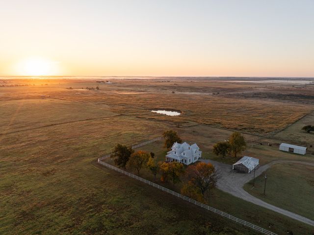 945 Quarter Horse Lane, Bellevue, TX 76228