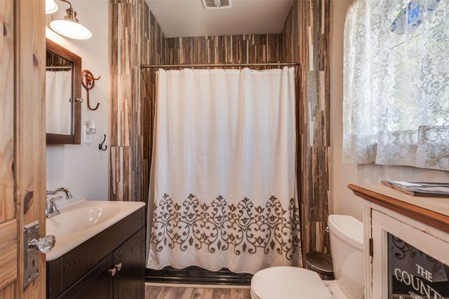 945 Quarter Horse Lane, Bellevue, TX 76228