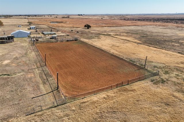 945 Quarter Horse Lane, Bellevue, TX 76228