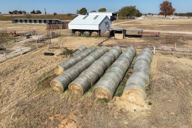 945 Quarter Horse Lane, Bellevue, TX 76228