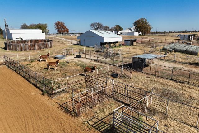 945 Quarter Horse Lane, Bellevue, TX 76228