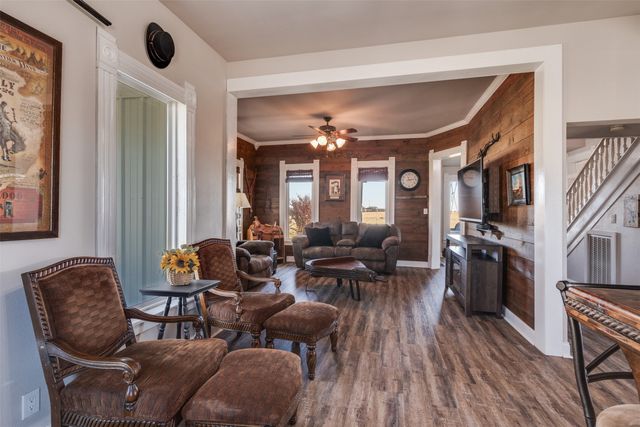 945 Quarter Horse Lane, Bellevue, TX 76228