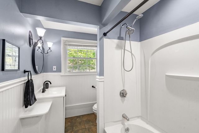 26 Winifred Ave, Worcester, MA 01602