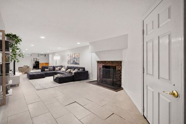 26 Winifred Ave, Worcester, MA 01602