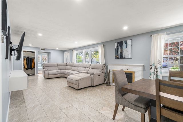 26 Winifred Ave, Worcester, MA 01602