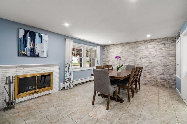 26 Winifred Ave, Worcester, MA 01602