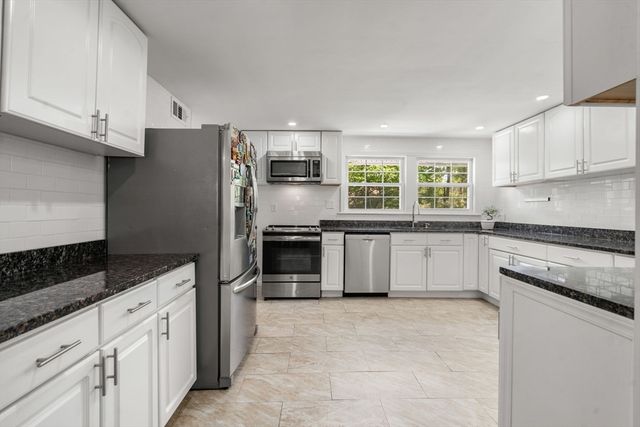 26 Winifred Ave, Worcester, MA 01602