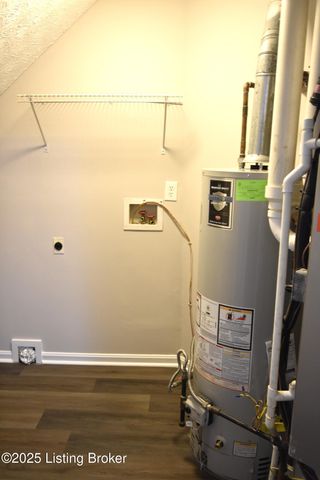 4313 Hickoryview Dr, Louisville, KY 40299