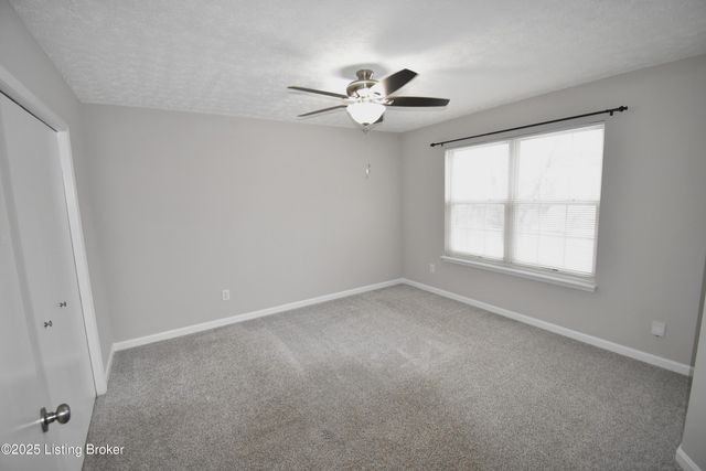 4313 Hickoryview Dr, Louisville, KY 40299