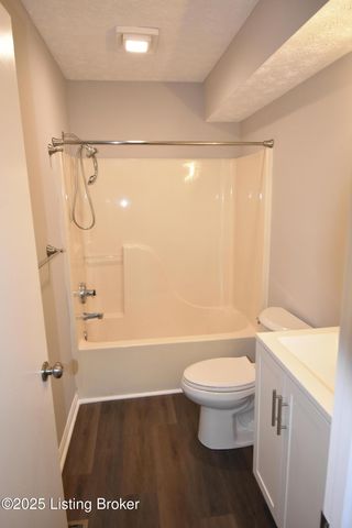 4313 Hickoryview Dr, Louisville, KY 40299