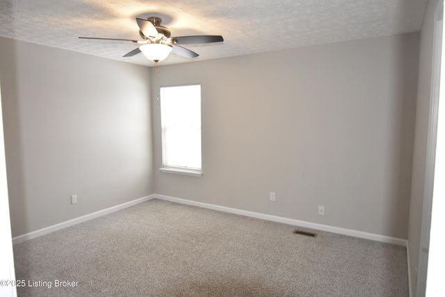 4313 Hickoryview Dr, Louisville, KY 40299