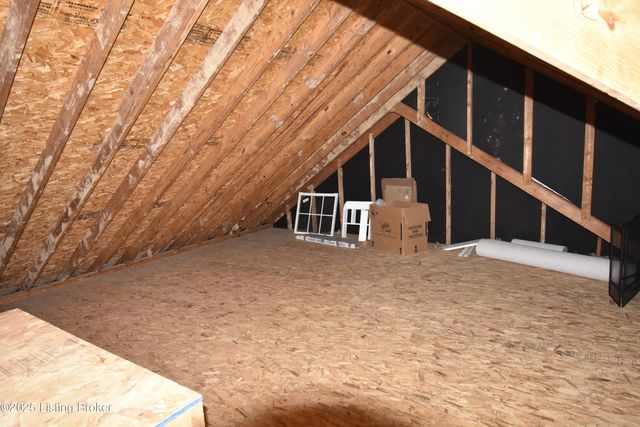 4313 Hickoryview Dr, Louisville, KY 40299