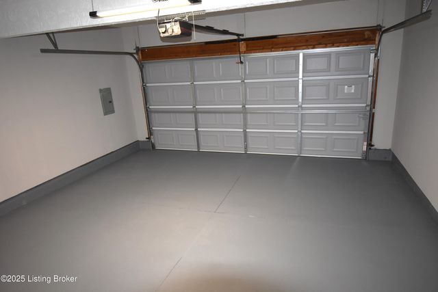 4313 Hickoryview Dr, Louisville, KY 40299