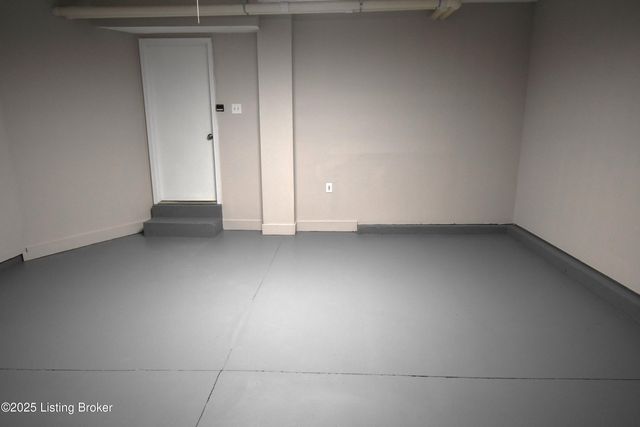 4313 Hickoryview Dr, Louisville, KY 40299