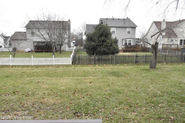 4313 Hickoryview Dr, Louisville, KY 40299