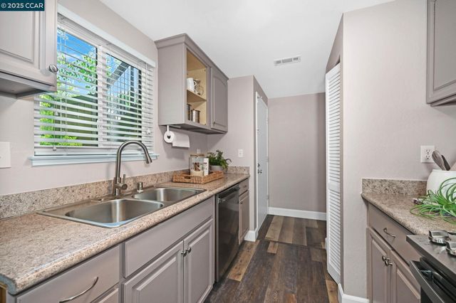 8112 Camelback Pl, Pleasant Hill, CA 94523