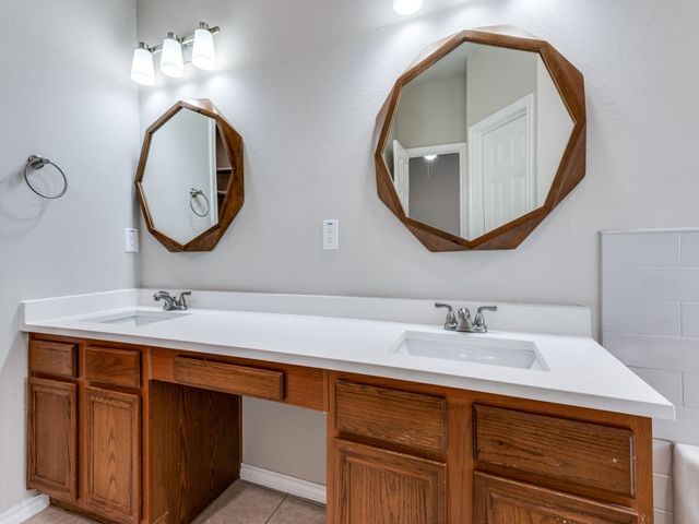 7952 Glenway Drive, Dallas, TX 75249