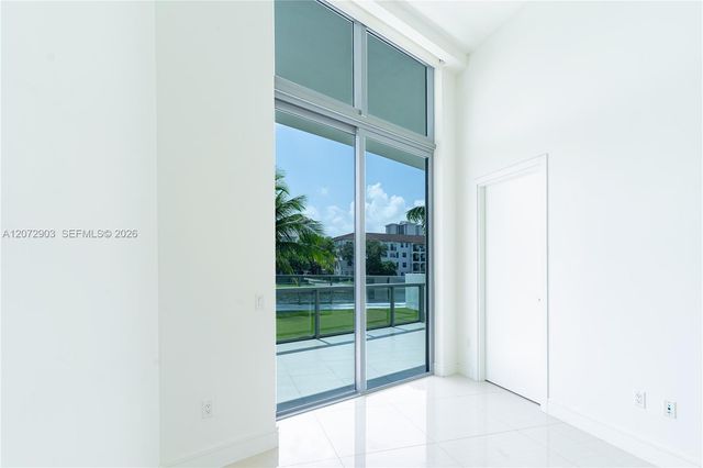 3250 NE 188th Street 101, Aventura, FL 33180