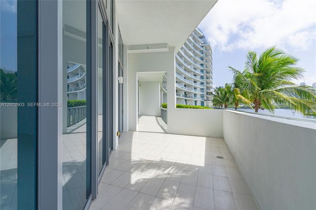 3250 NE 188th Street 101, Aventura, FL 33180