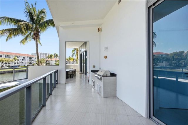 3250 NE 188th Street 101, Aventura, FL 33180