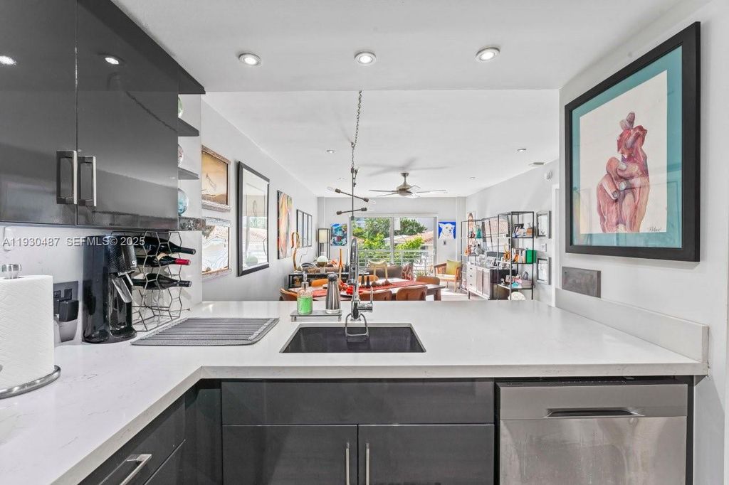 Image 6 of property listing at 1450 Lincoln Rd 307, Miami Beach, FL 33139