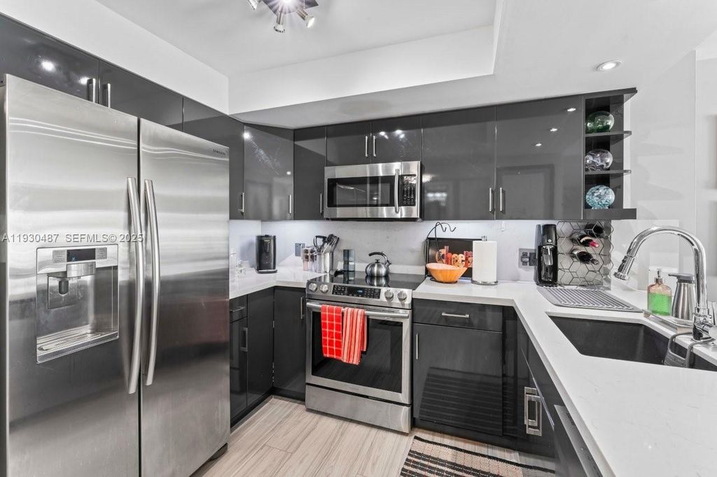 Image 8 of property listing at 1450 Lincoln Rd 307, Miami Beach, FL 33139