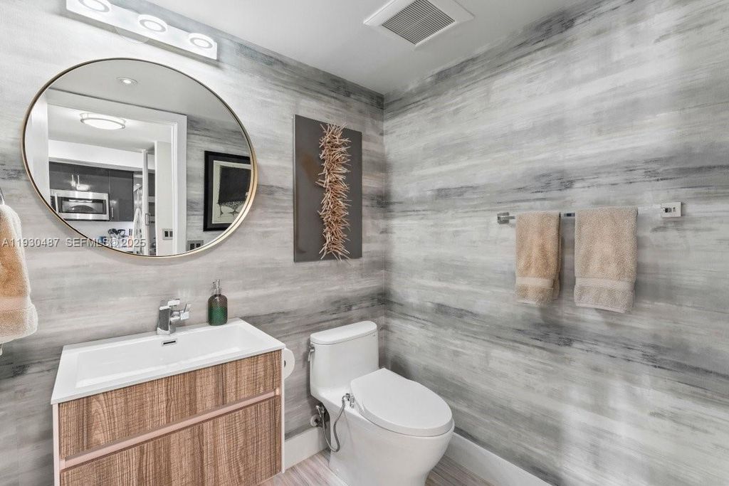 Image 9 of property listing at 1450 Lincoln Rd 307, Miami Beach, FL 33139