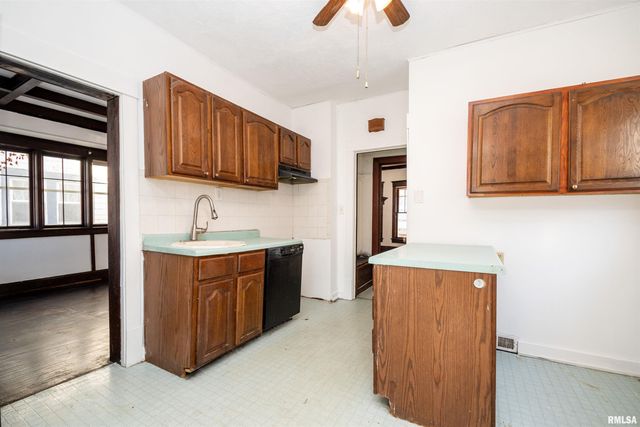 1713 W BARKER Avenue, Peoria, IL 61606