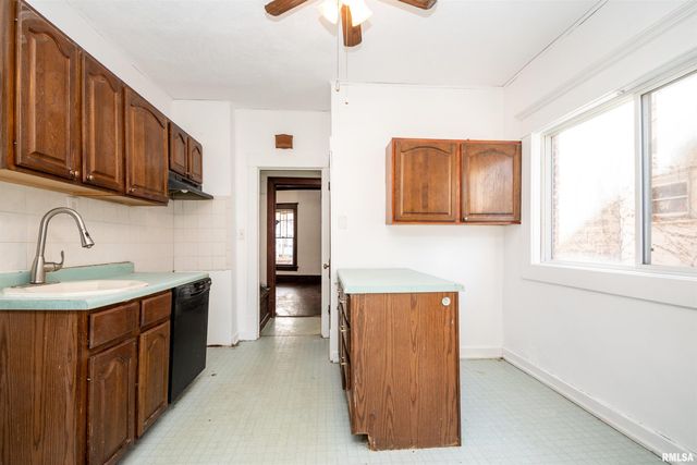 1713 W BARKER Avenue, Peoria, IL 61606