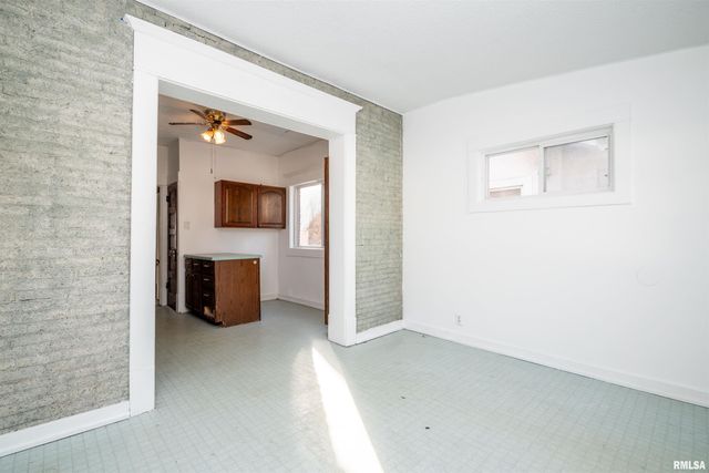 1713 W BARKER Avenue, Peoria, IL 61606