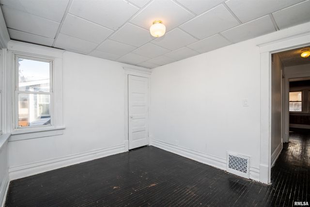 1713 W BARKER Avenue, Peoria, IL 61606