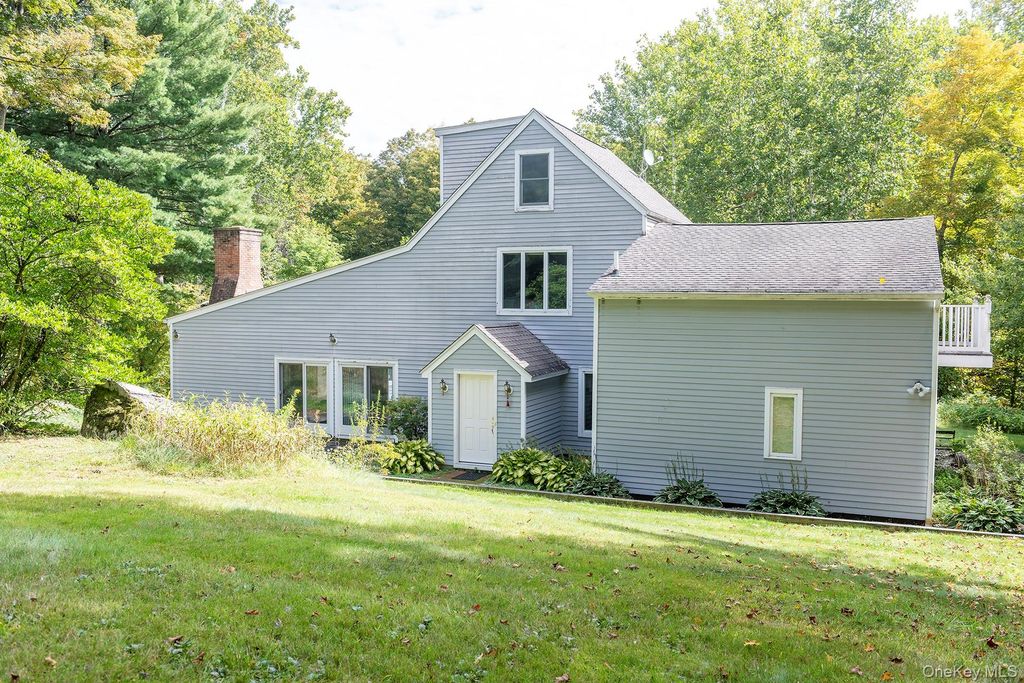 28 Clinton Corners Road, Salt Point, NY 12578