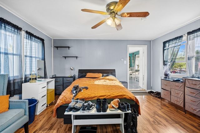 67 Hope St, Acushnet, MA 02743