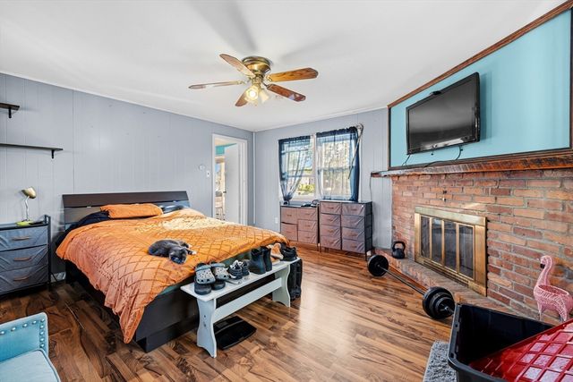 67 Hope St, Acushnet, MA 02743
