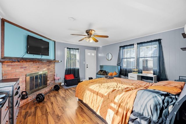 67 Hope St, Acushnet, MA 02743