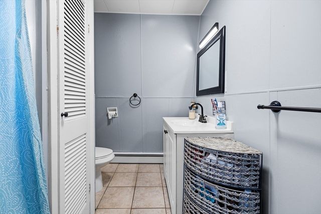 67 Hope St, Acushnet, MA 02743