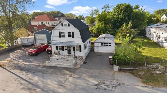 67 Hope St, Acushnet, MA 02743