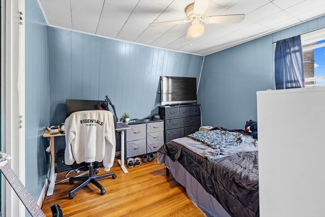 67 Hope St, Acushnet, MA 02743