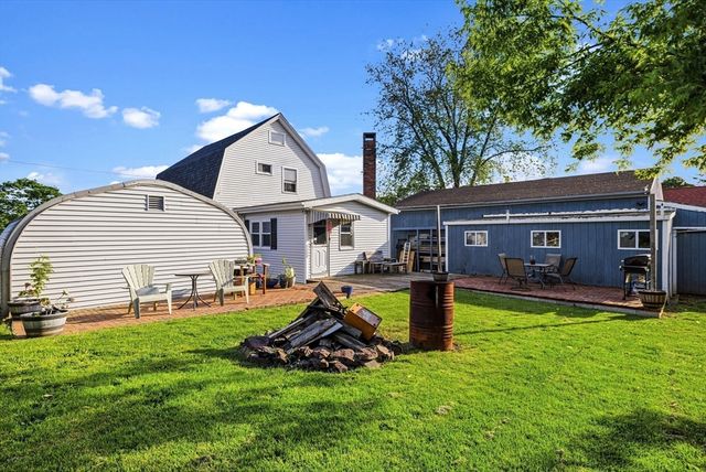 67 Hope St, Acushnet, MA 02743
