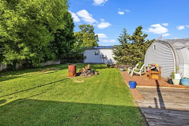 67 Hope St, Acushnet, MA 02743