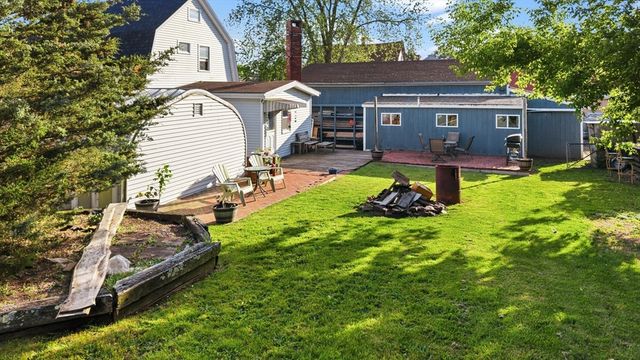 67 Hope St, Acushnet, MA 02743
