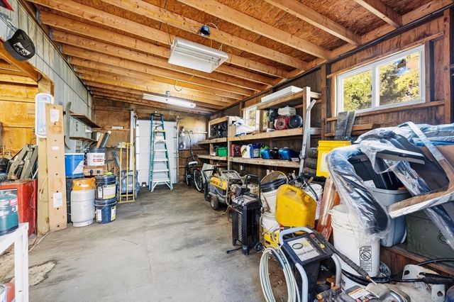 67 Hope St, Acushnet, MA 02743