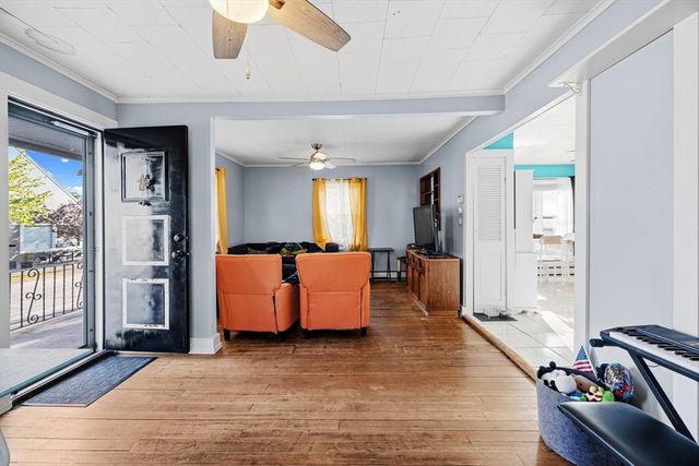 67 Hope St, Acushnet, MA 02743
