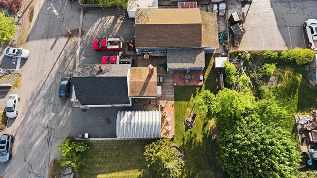 67 Hope St, Acushnet, MA 02743