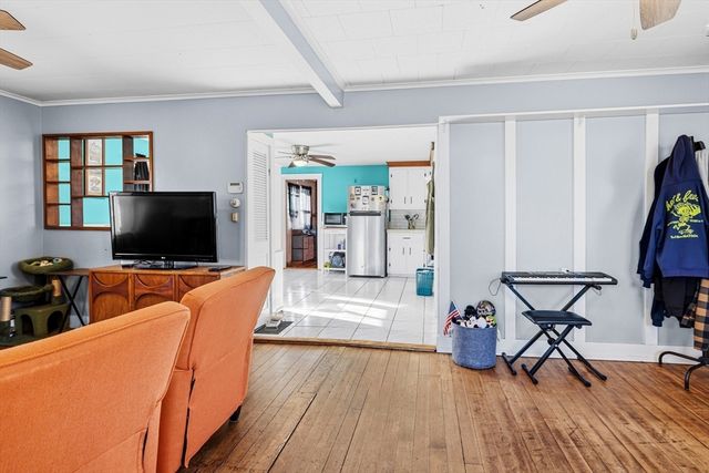 67 Hope St, Acushnet, MA 02743