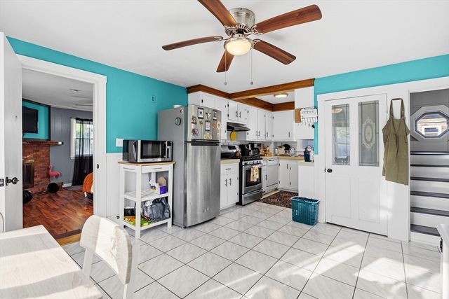 67 Hope St, Acushnet, MA 02743